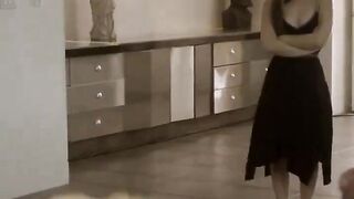 سكس مراته دخلت عليه وهو ينيك عشيقته علي سريره