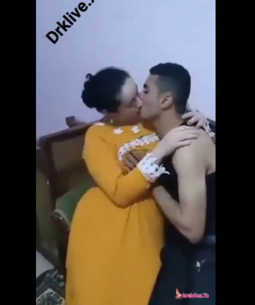 بوس وتقفيش مصرى