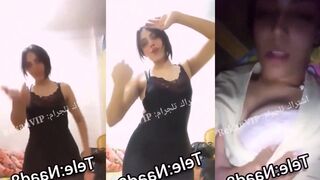 رقص ساخن بقميص النوم لملبن عايزة تتناك
